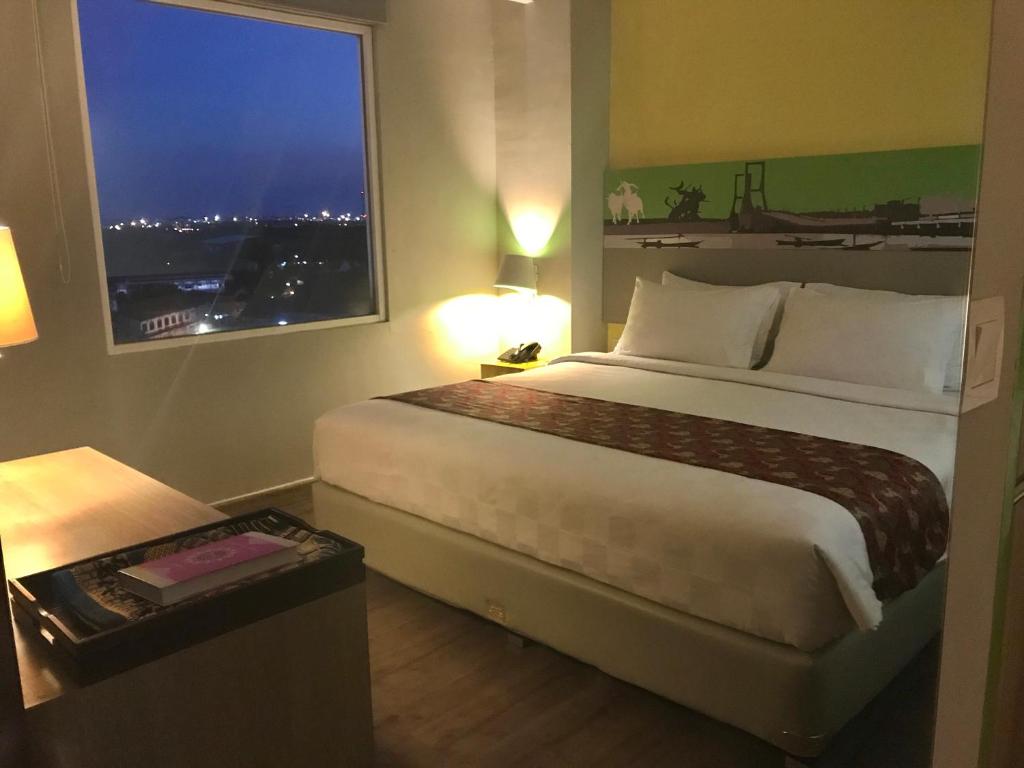 Postel nebo postele na pokoji v ubytování KHAS Surabaya