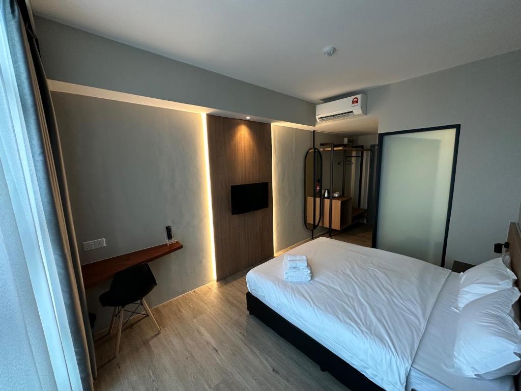 Postel nebo postele na pokoji v ubytování Roxy Hotel Aiman