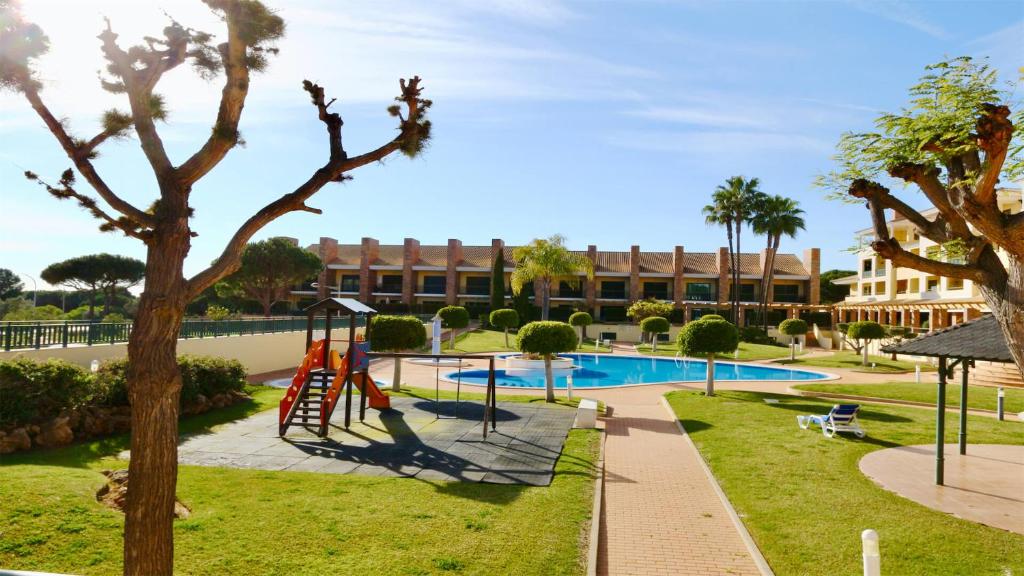 Los Olivos Del Golf 249- CleverDetails, Sleeps 6 Adults 1 Child