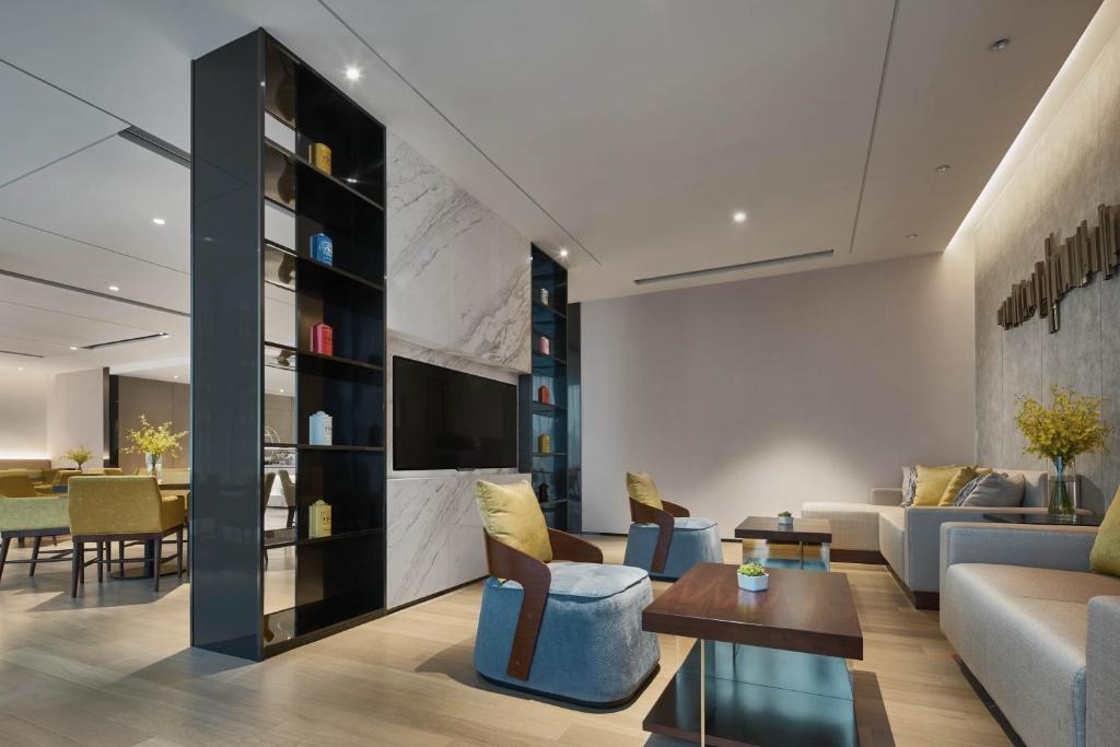 TV a/nebo společenská místnost v ubytování The QUBE Hotel Shanghai Hongqiao