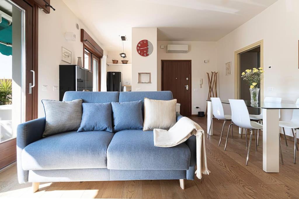 A seating area at enJoy Home - Attico con idromassaggio e garage - zona Sant'Antonio