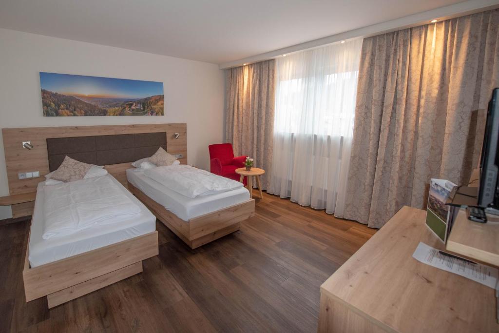 Postel nebo postele na pokoji v ubytování Gasthof Pfauen