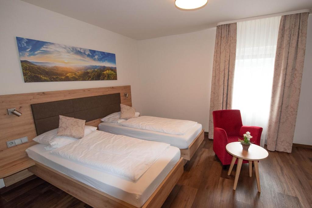 Postel nebo postele na pokoji v ubytování Gasthof Pfauen