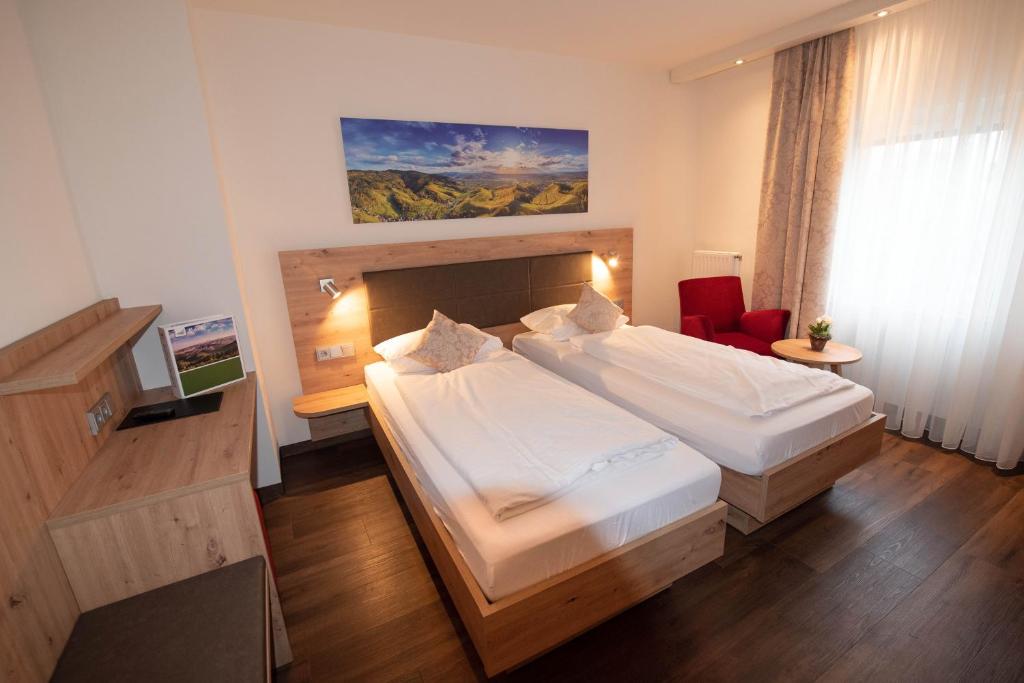 Postel nebo postele na pokoji v ubytování Gasthof Pfauen