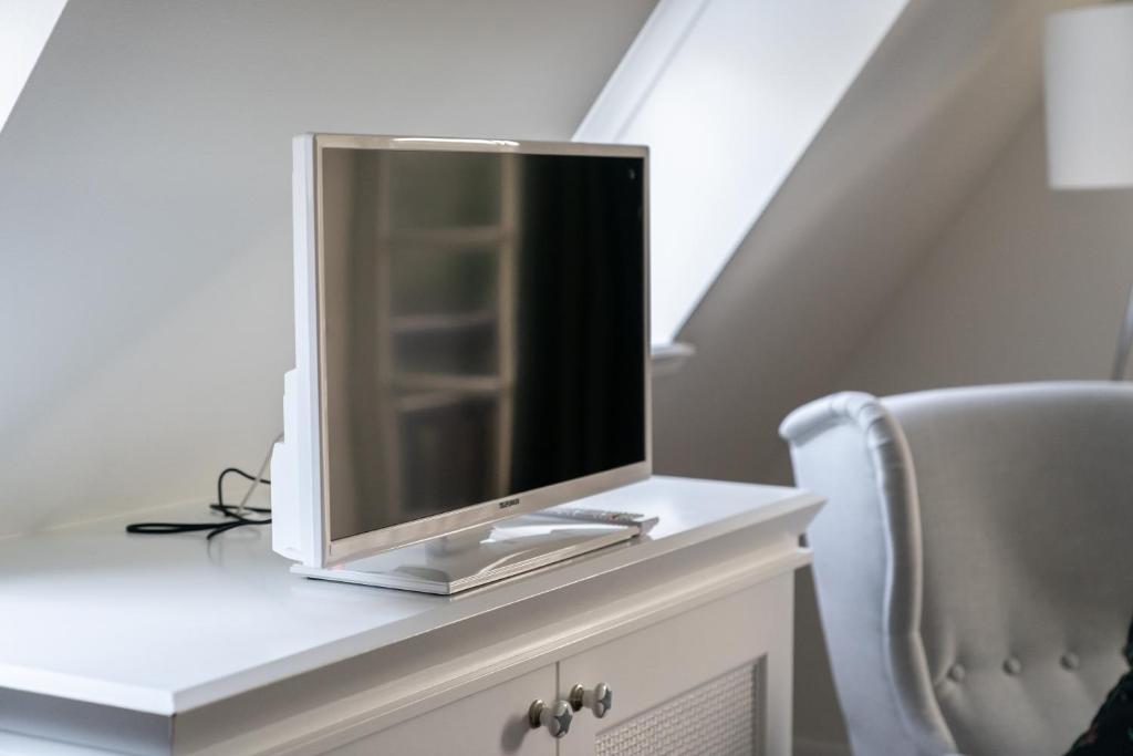 TV a/nebo společenská místnost v ubytování Hotel Alster Au