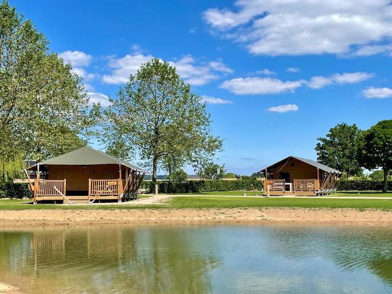 Příroda nedaleko luxury tent