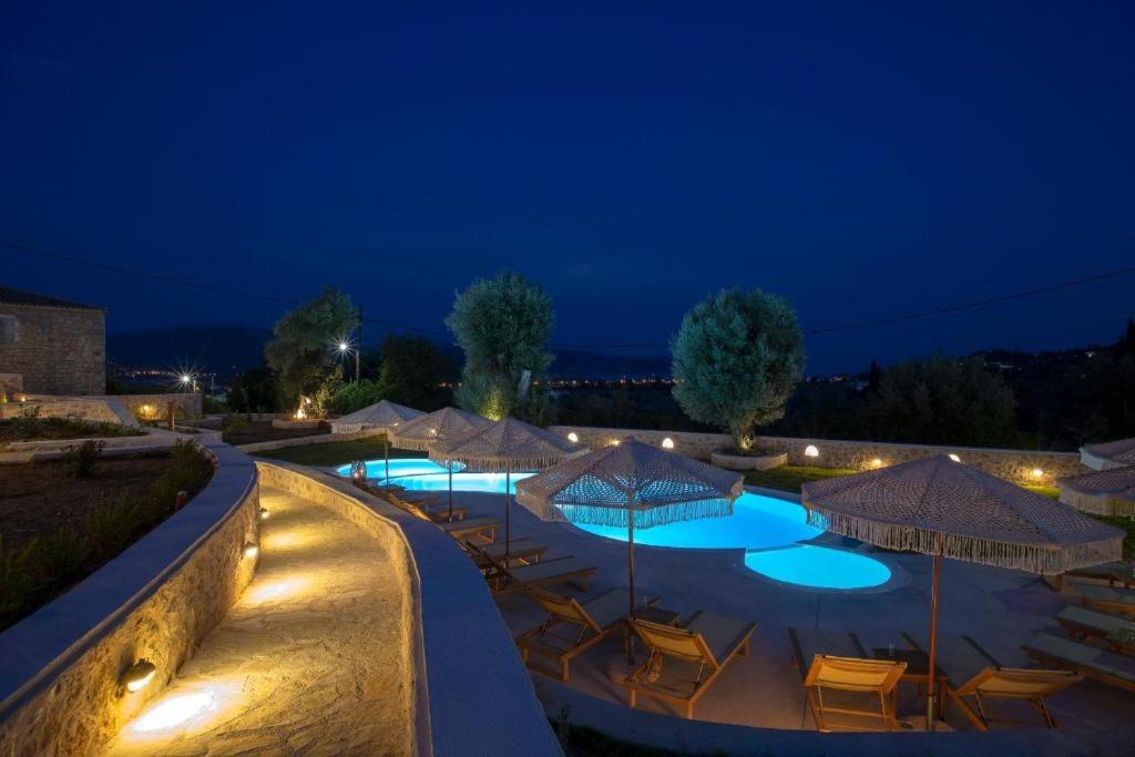 Bazén v ubytovaní Luxury Villa Happynest alebo v jeho blízkosti