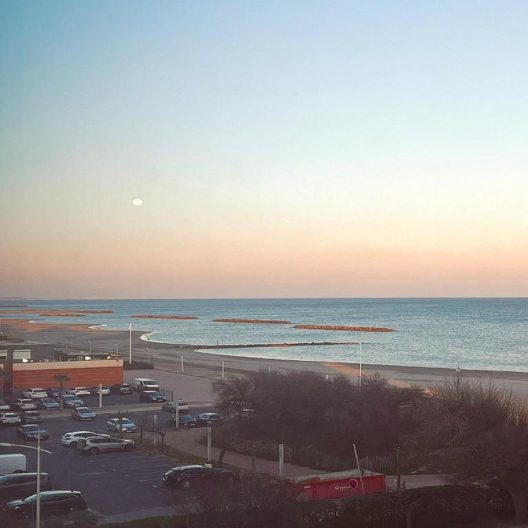Fotografia z galérie ubytovania Charmant T3 vue mer, moderne et tout équipé v destinácii Valras-Plage