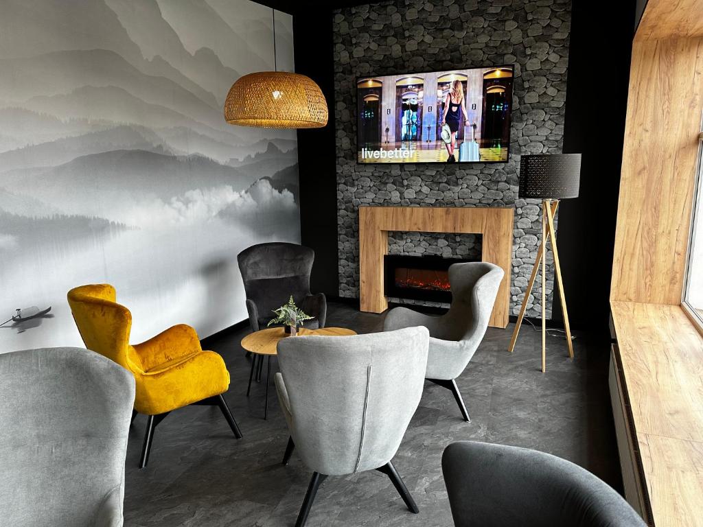 TV a/nebo společenská místnost v ubytování WRZOS resort & wellness