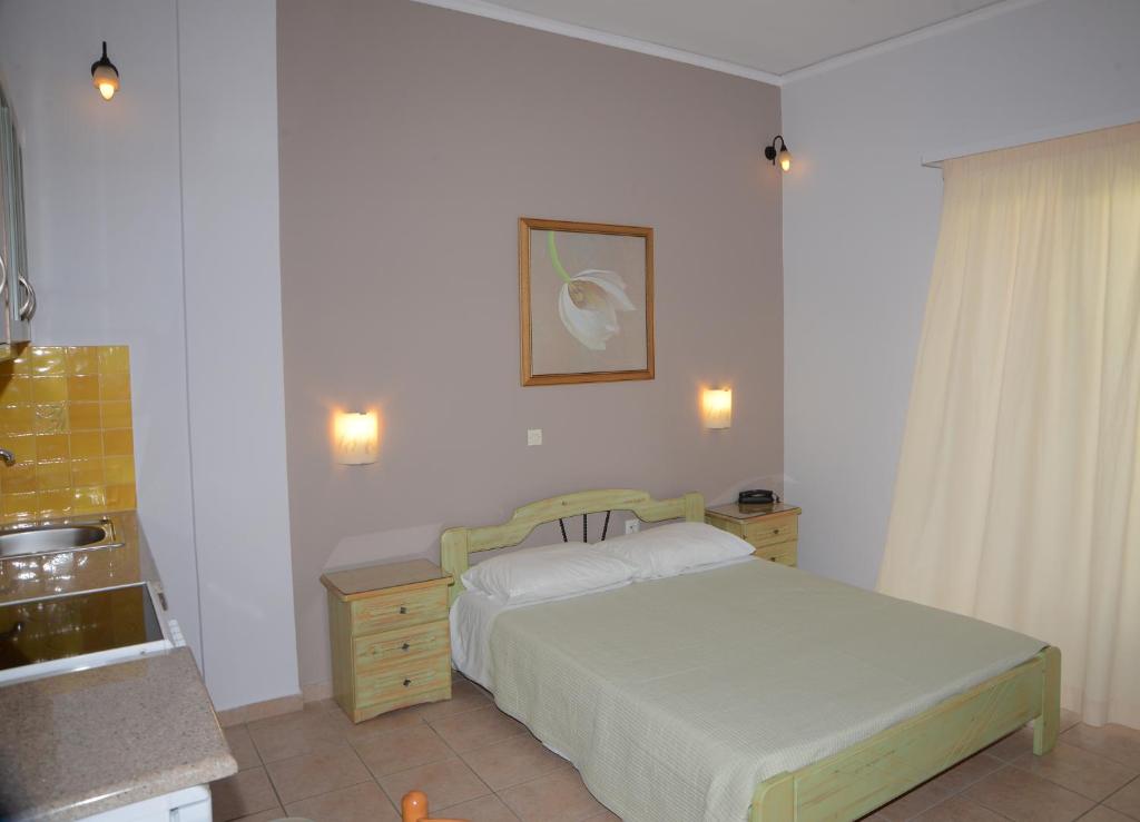 A bed or beds in a room at Konstantza Studios and Apartments