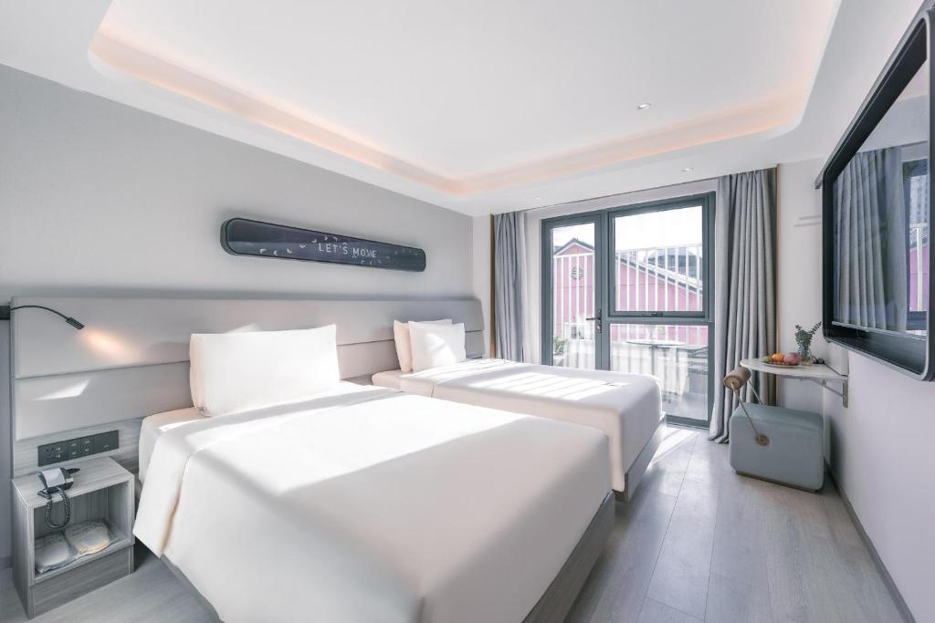 Postel nebo postele na pokoji v ubytování Atour X Hotel Shanghai Pudong Babaiban