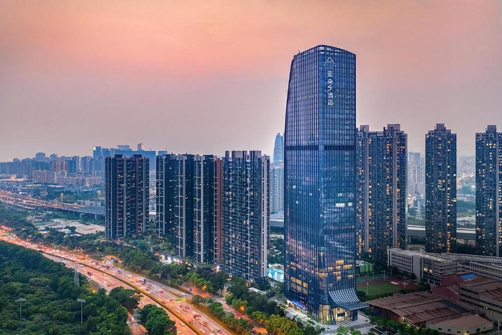 a city skyline with a tall skyscraper at Atour S Hotel Nanshan Haofang Tianji Shenzhen深圳南山豪方天际亚朵S酒店 in Shenzhen
