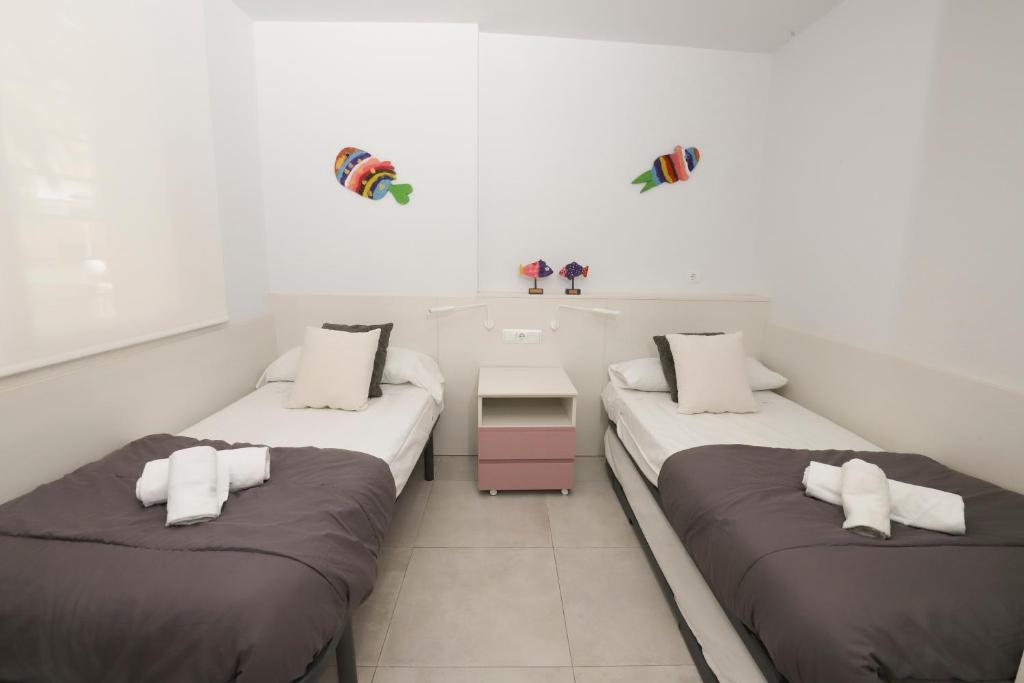 Postel nebo postele na pokoji v ubytování DIFFERENTFLATS Barcino
