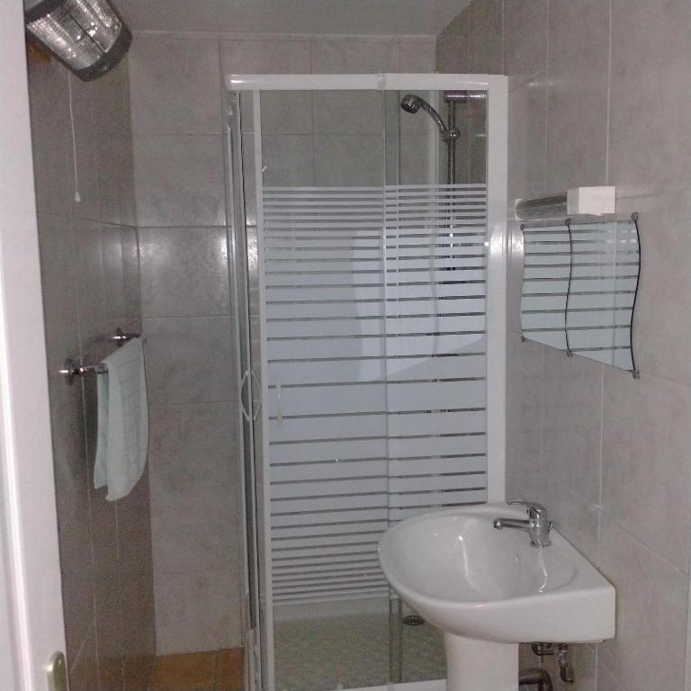 Hotel du Centre - Chambre Lits Jumeaux Avec Salle De Bains