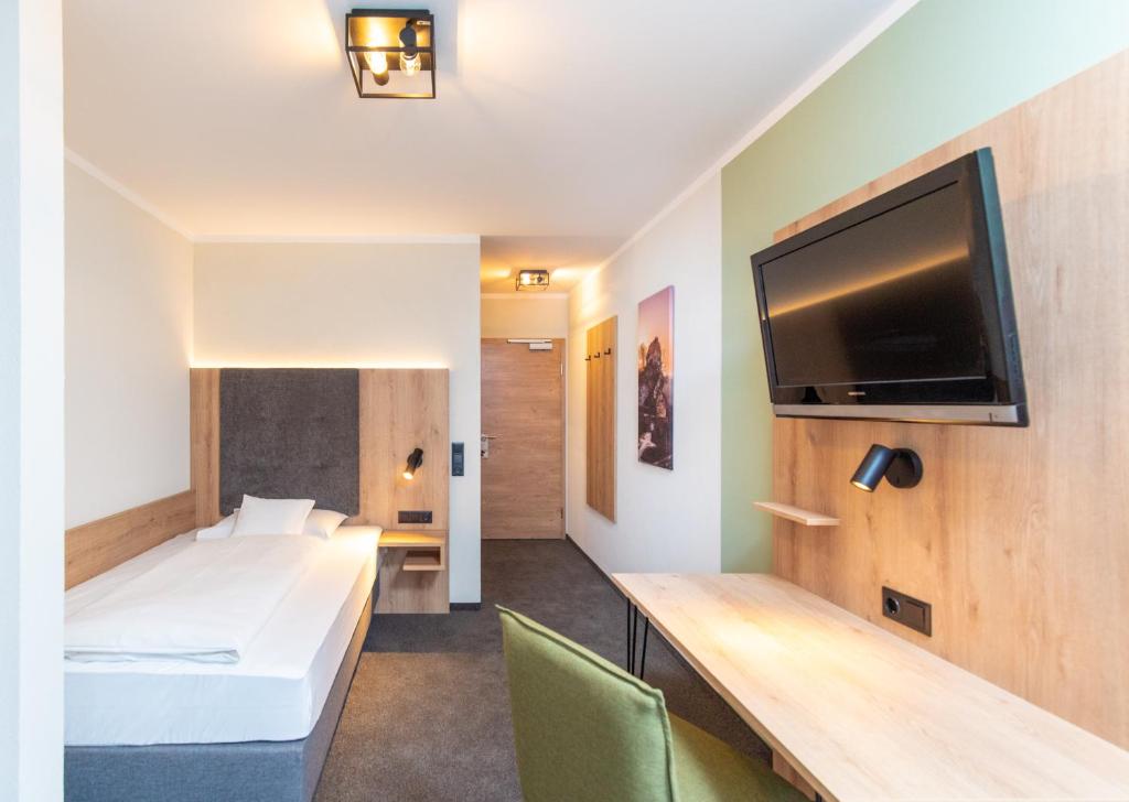 TV a/nebo společenská místnost v ubytování Hotel Schwan