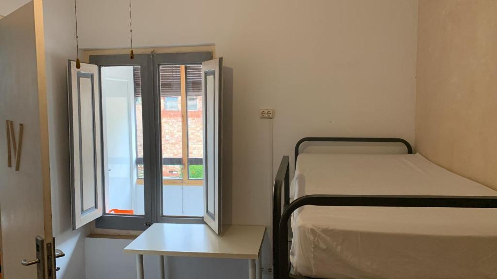 Postel nebo postele na pokoji v ubytování Tarragona Hostel