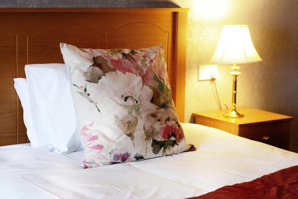 Postel nebo postele na pokoji v ubytování Donegal Manor