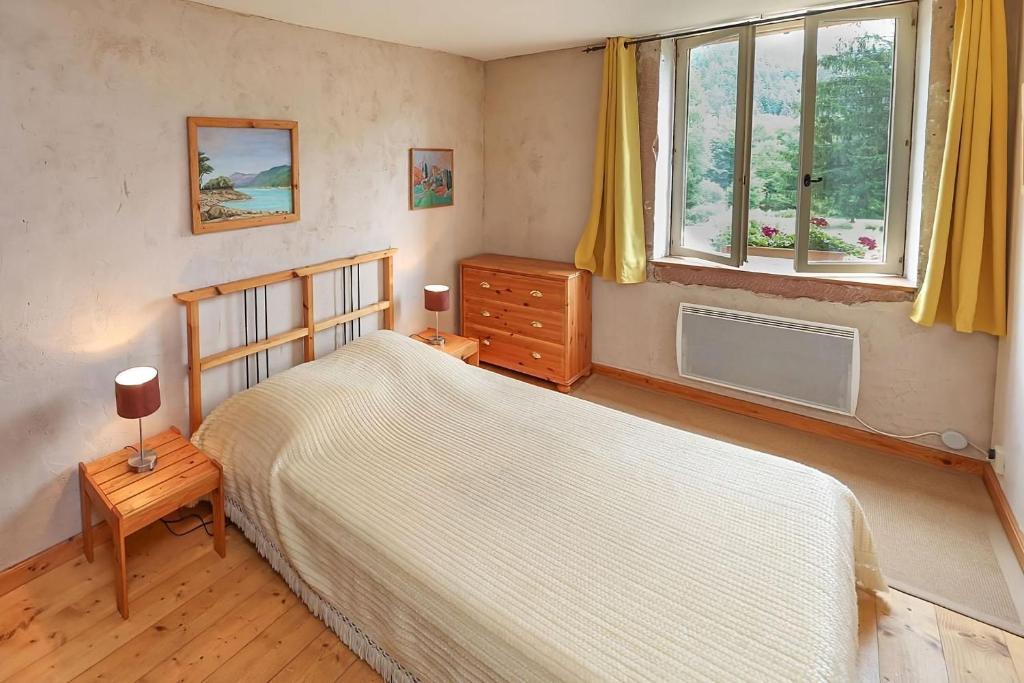 a bedroom with a bed and a window at Domaine de Marmonfosse in Taintrux