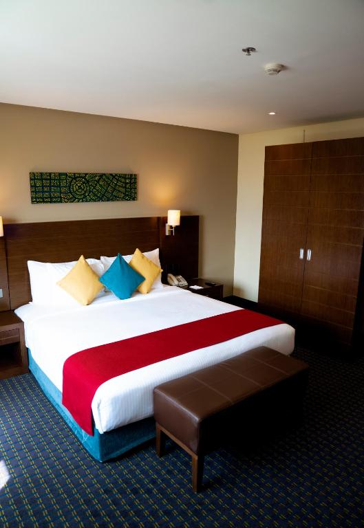 Best Western Premier Muscat - King Suite With Mountain View