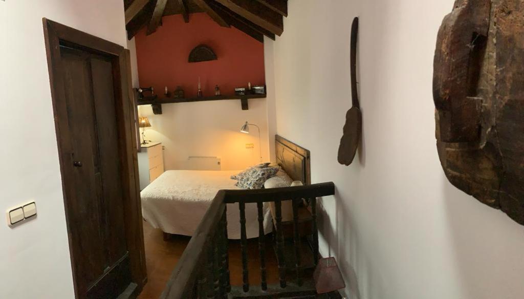 a small bedroom with a bed and a mirror at La Forna in Caso
