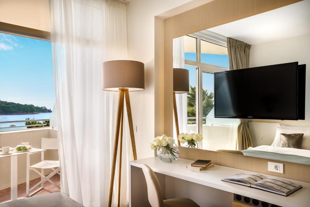 TV a/nebo společenská místnost v ubytování Remisens Hotel Albatros-All inclusive
