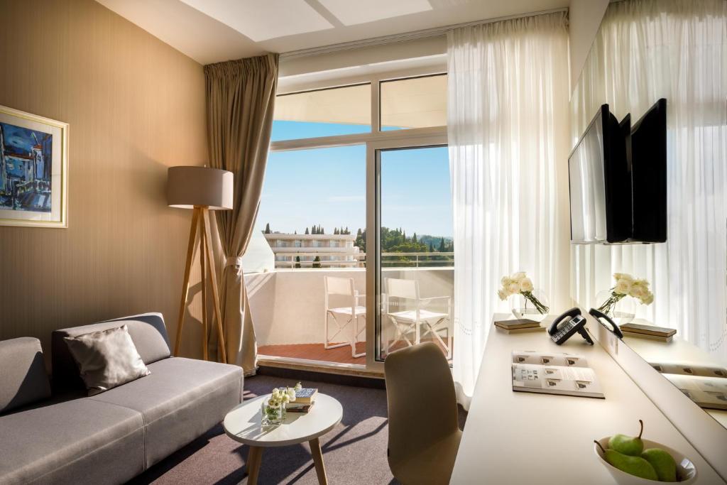 TV a/nebo společenská místnost v ubytování Remisens Hotel Albatros-All inclusive