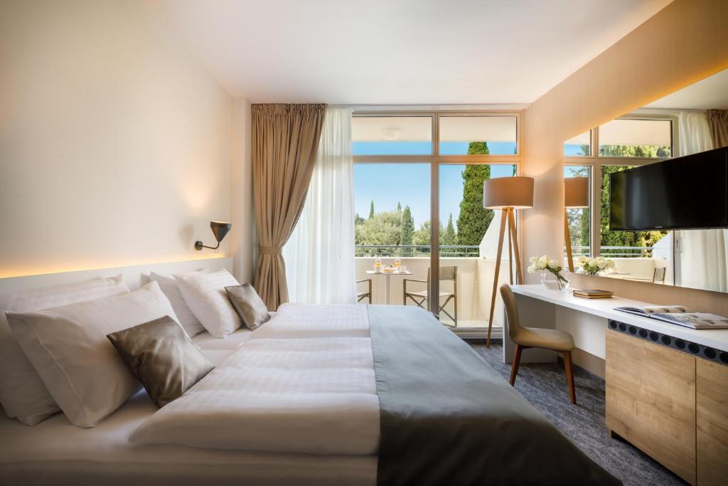 Postel nebo postele na pokoji v ubytování Remisens Hotel Albatros-All inclusive