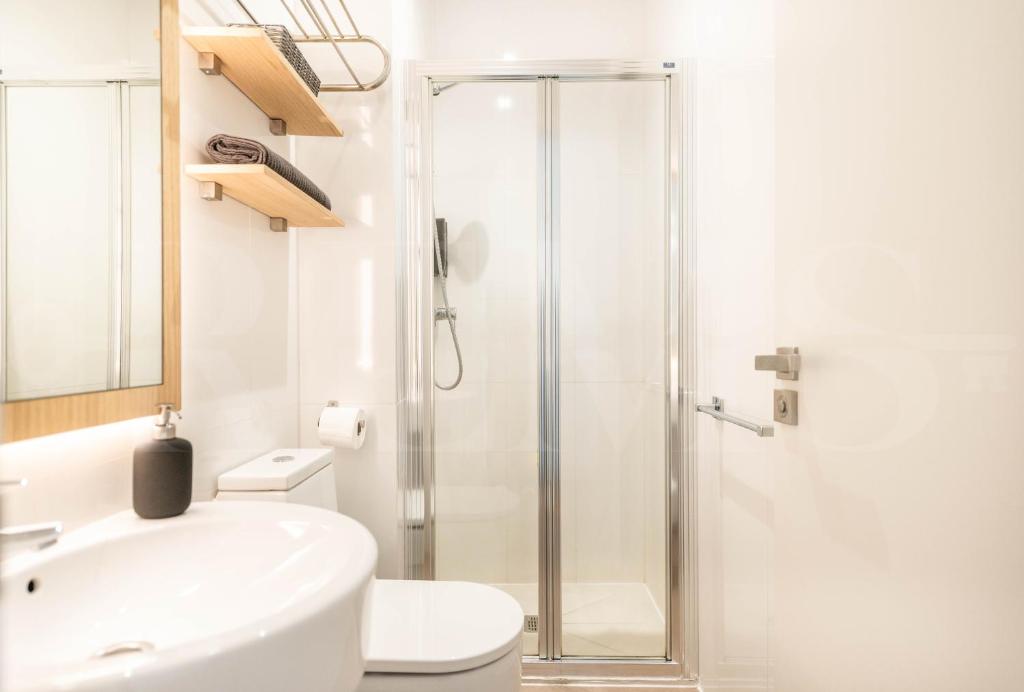 Kúpeľňa v ubytovaní Luxe apartment in the Historic Center by REMS
