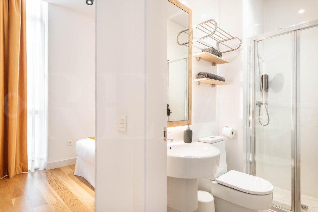 Kúpeľňa v ubytovaní Luxe apartment in the Historic Center by REMS