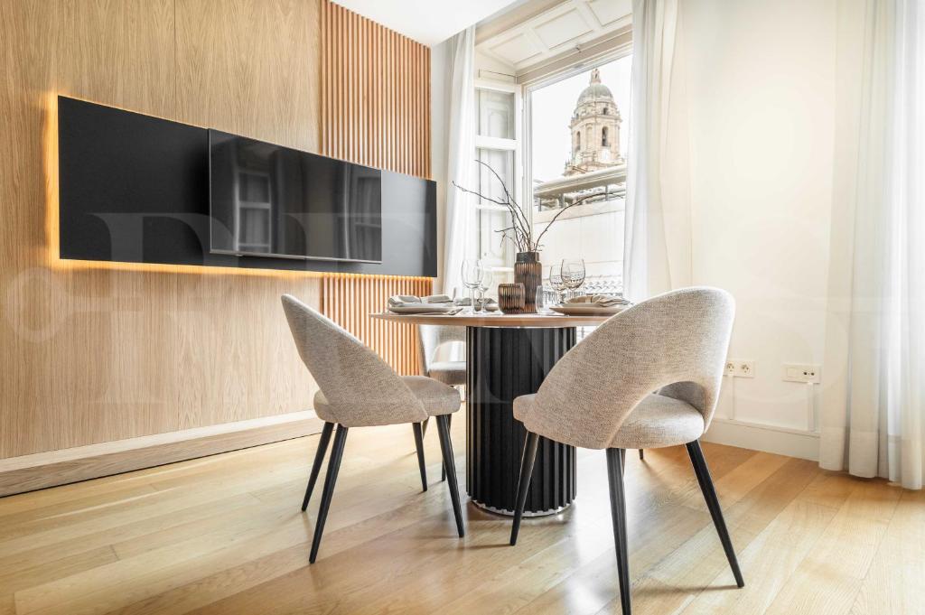 Televízia a/alebo spoločenská miestnosť v ubytovaní Luxe apartment in the Historic Center by REMS