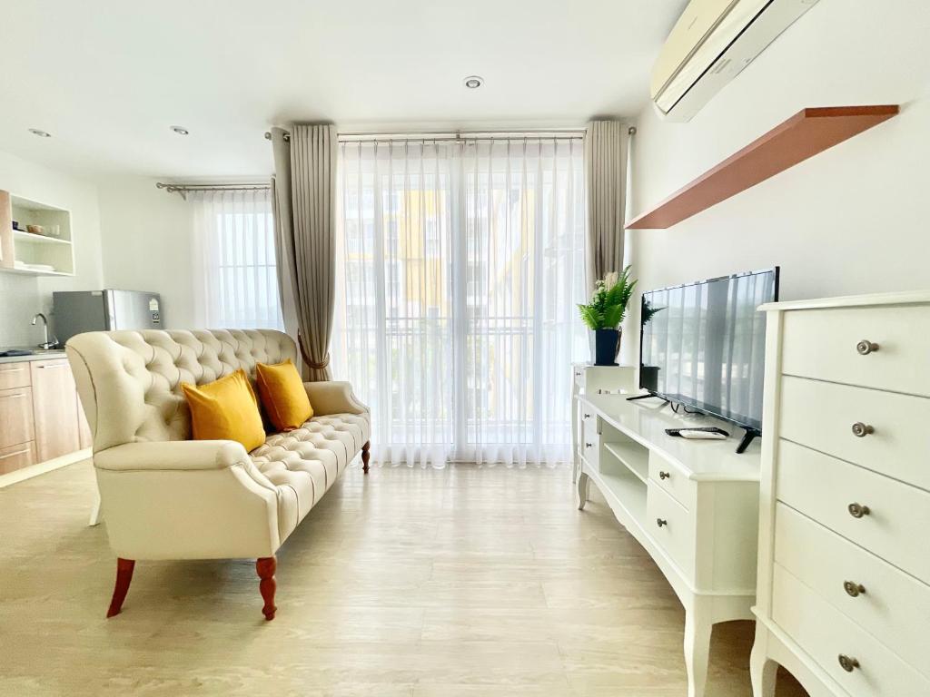 Town Sukhumvit 71 - Junior Suite With Pool View