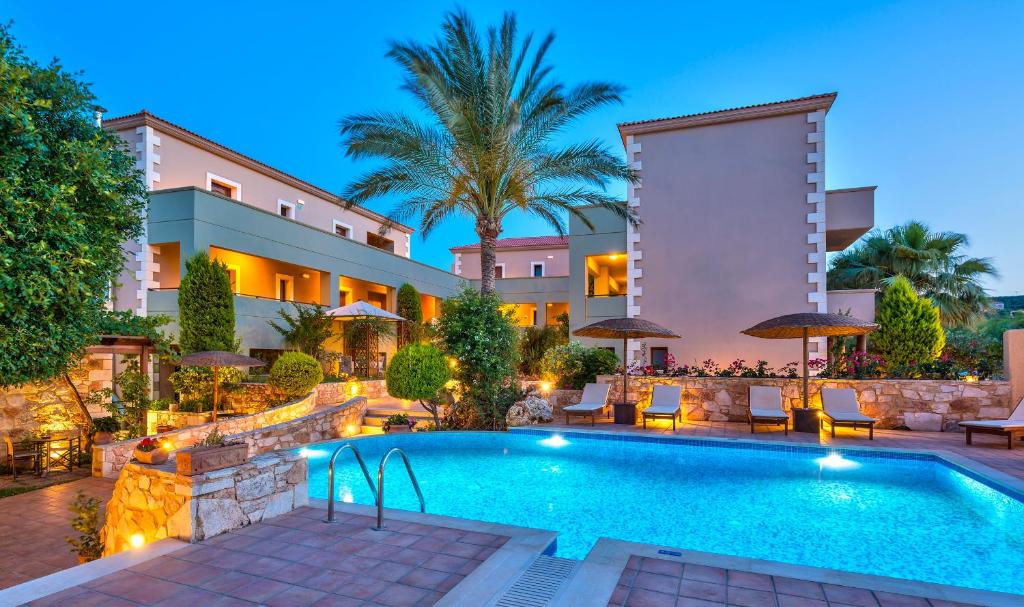 Bazén v ubytování Mistral Hotel - For Solo Travelers nebo v jeho okolí