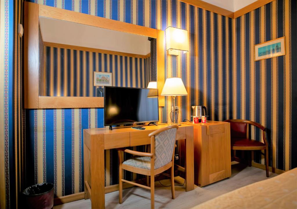 TV a/nebo společenská místnost v ubytování LH Hotel Andreotti