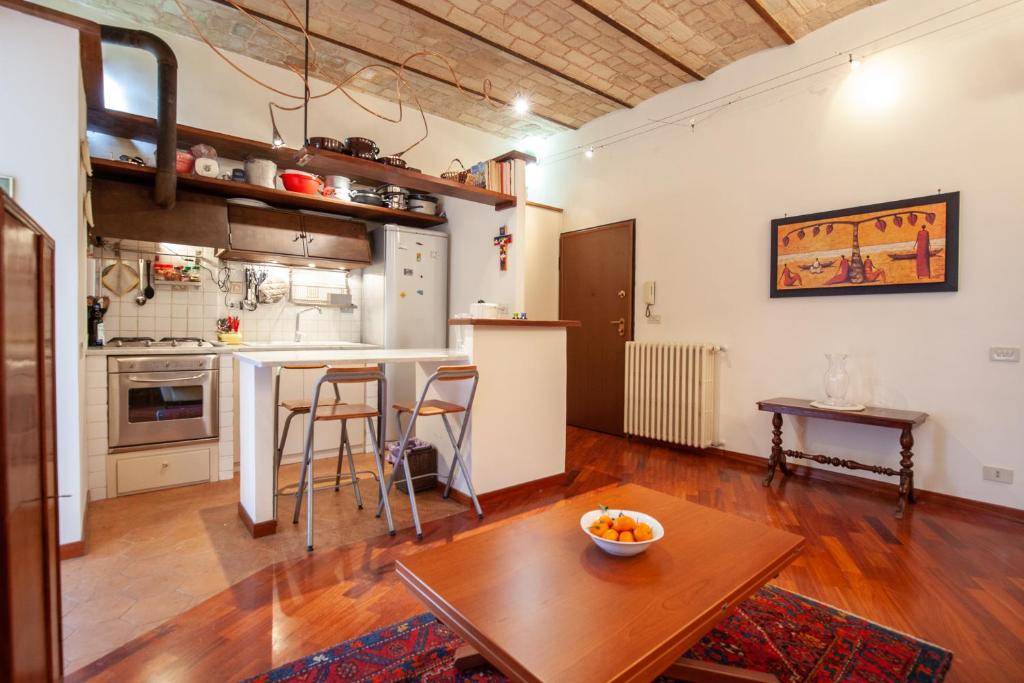 A kitchen or kitchenette at Il giardino di Bobo