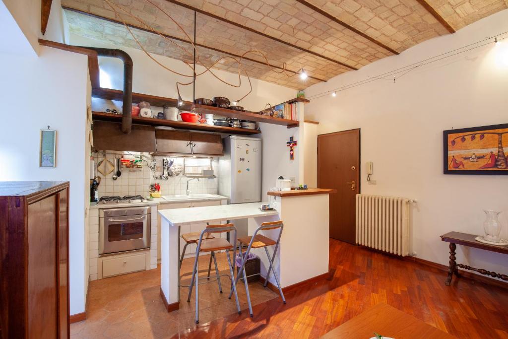 A kitchen or kitchenette at Il giardino di Bobo