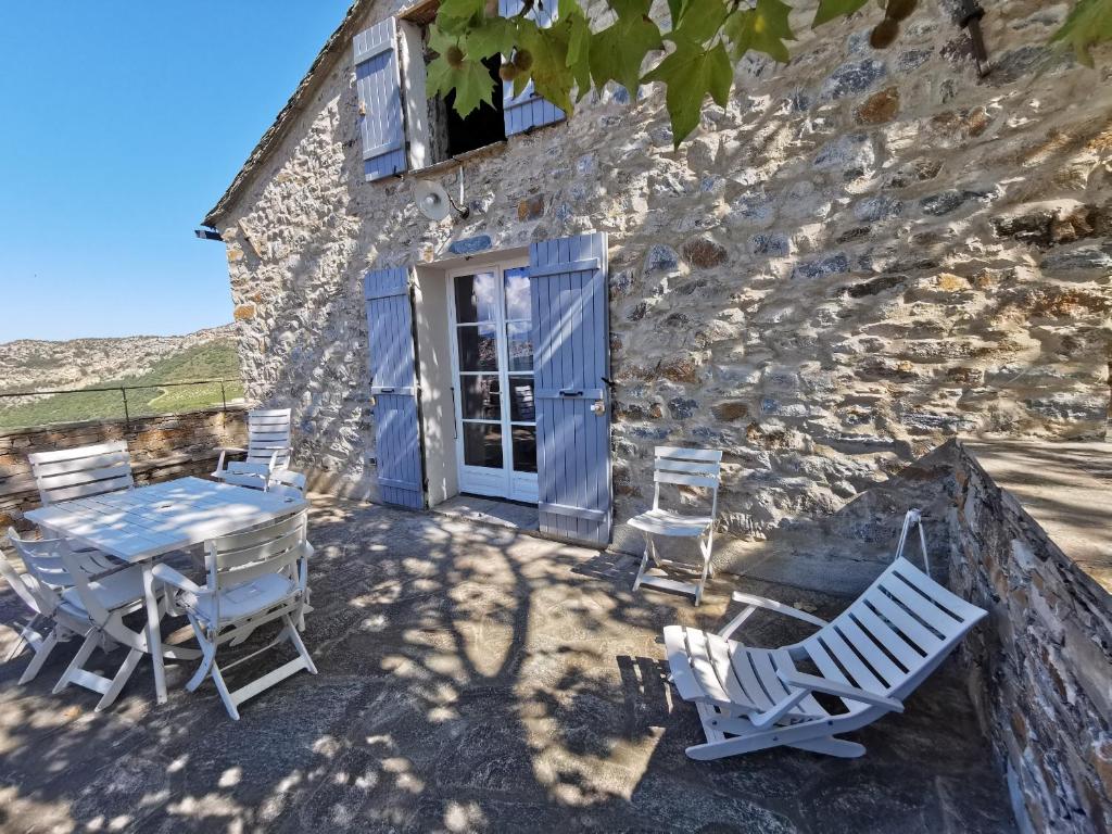 a patio with chairs and a table and a building at Appartement Palazzo Patrimonio in Patrimonio