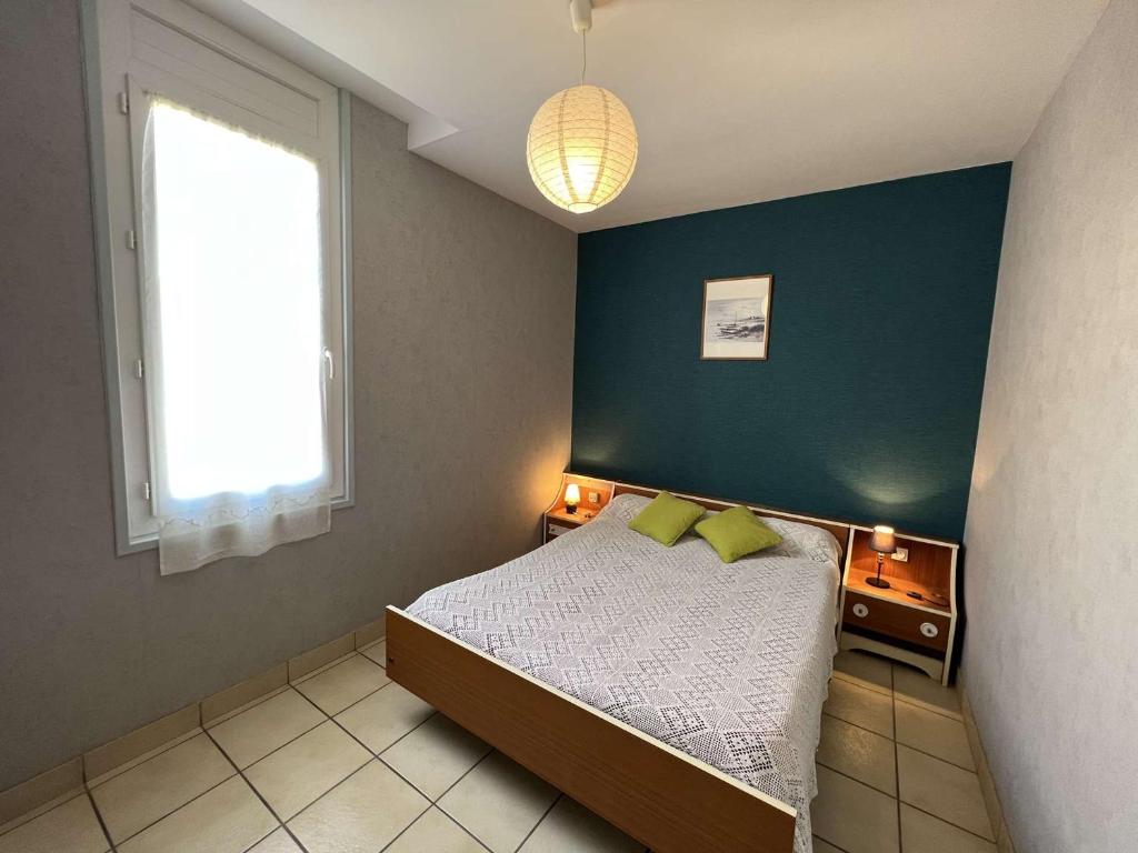 Posteľ alebo postele v izbe v ubytovaní T4 Centre-Ville, 8 Pers, Terrasse, Parking, à 200m Plage/Commerces - FR-1-701-49