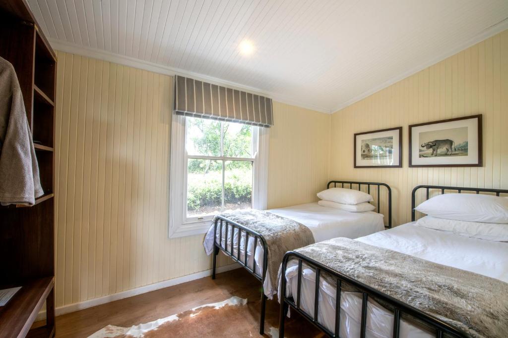Letto o letti in una camera di Camp Figtree by The Oyster Collection