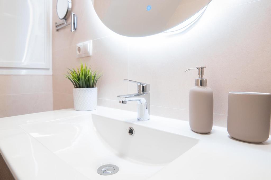 Kép Downtown Duplex with Jacuzzi & Private Terrace szállásáról Sevillában a galériában