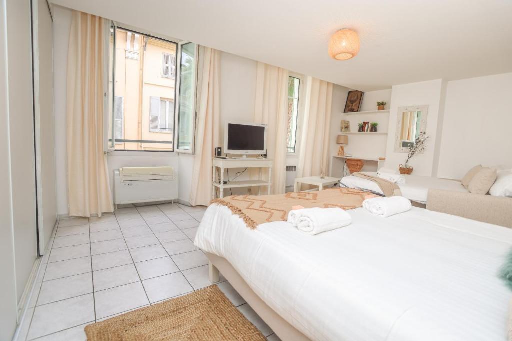 Posteľ alebo postele v izbe v ubytovaní IMMOGROOM - Best place in Cannes Center - AC - 5 min from beaches