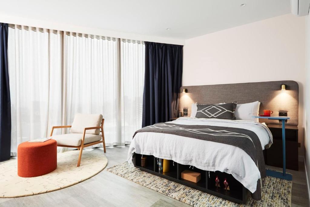 Studio Apartments at Aurora near Melbourne Port, Melbourne (updated