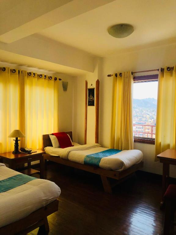 Postel nebo postele na pokoji v ubytování Kathmandu View Hotel