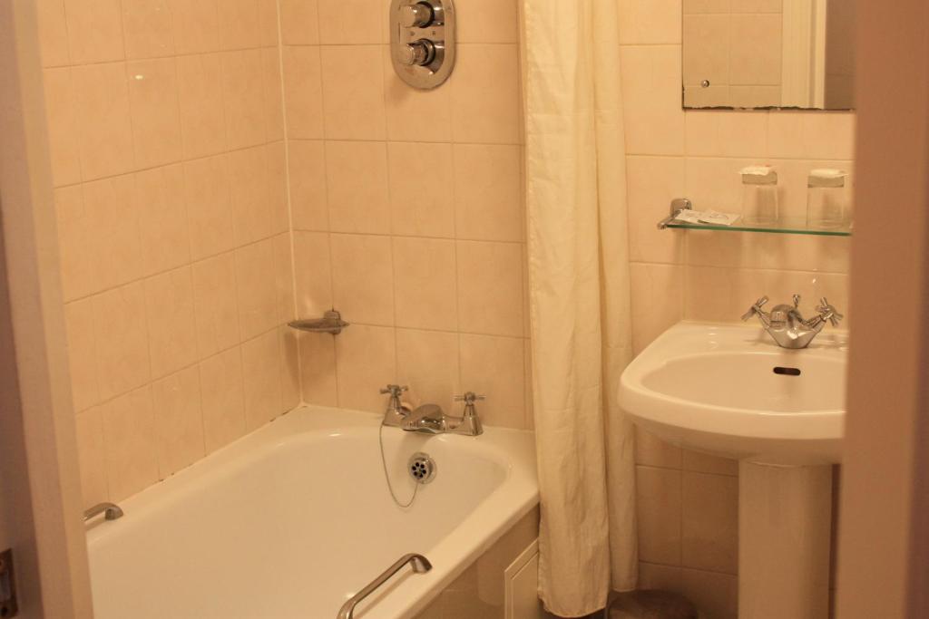 Koupelna v ubytování Regency Hotel Westend