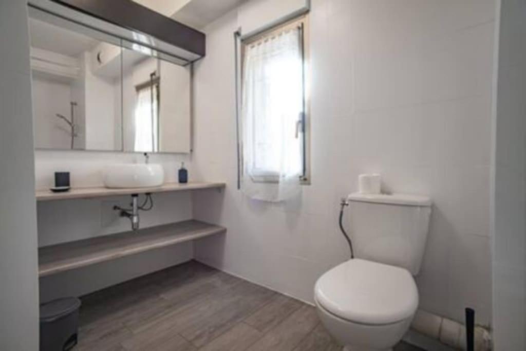 Zdjęcie z galerii obiektu Studio dans belle résidence parking et piscine w Nicei
