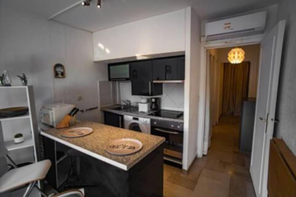 Zdjęcie z galerii obiektu Studio dans belle résidence parking et piscine w Nicei