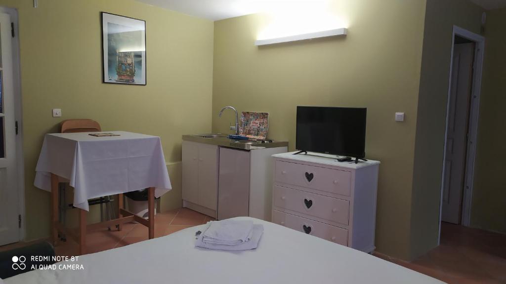 Chambres d'hôtes indépendantes au rez-de-chaussée d'une maison provençale dont une avec cour intérieure - Estudio Con Terraza
