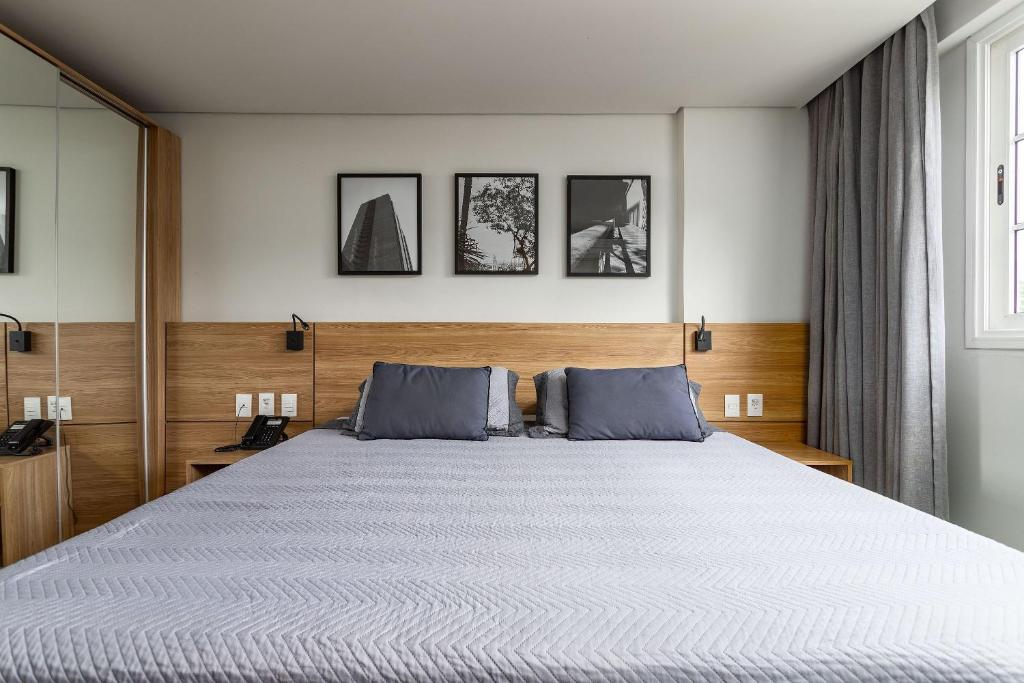 Postel nebo postele na pokoji v ubytování Loft moderno Granja Brasil Coração de Itaipava