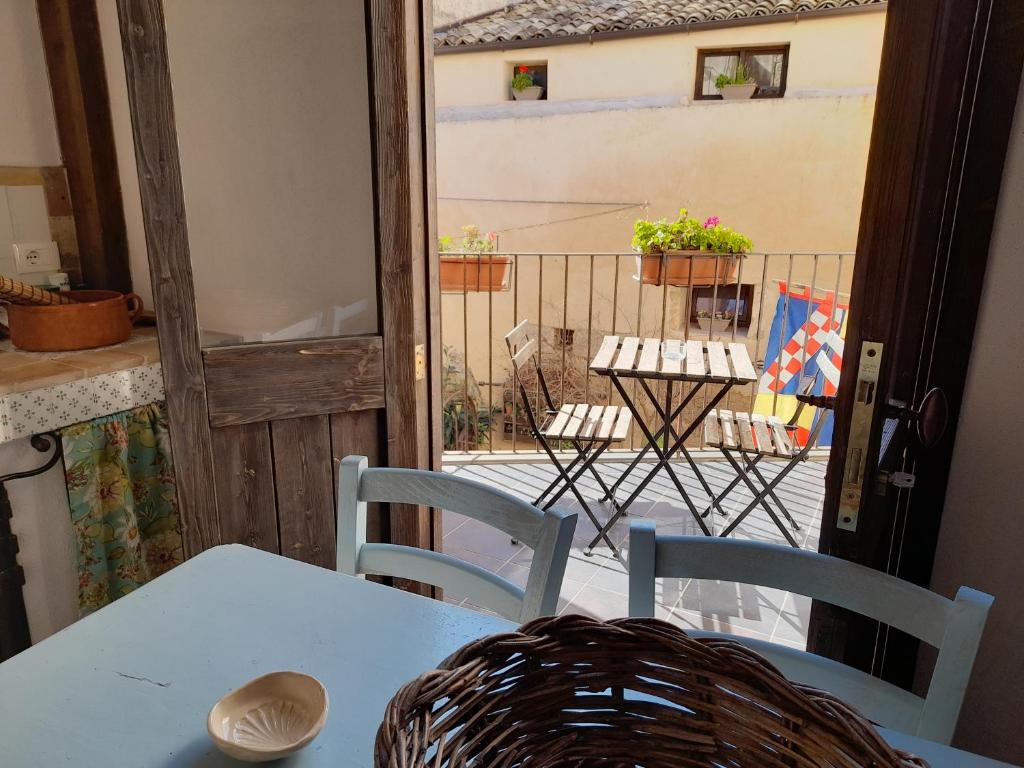 Case-grotte degli Avi, esperienza abitativa in grotta - Apartment With Terrace