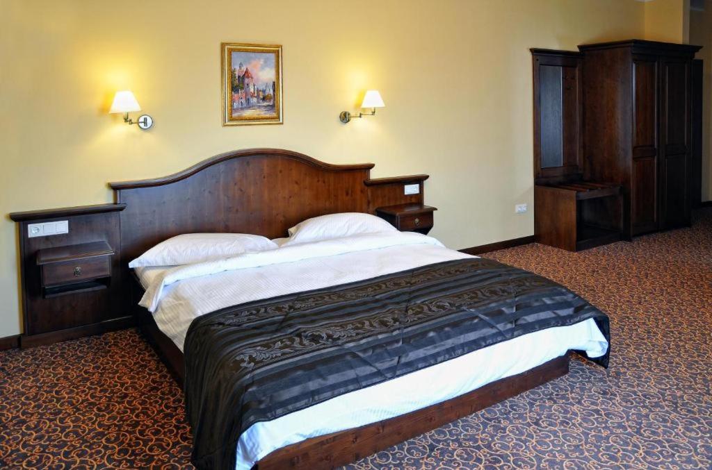 Postel nebo postele na pokoji v ubytování Hotel Leul de Aur