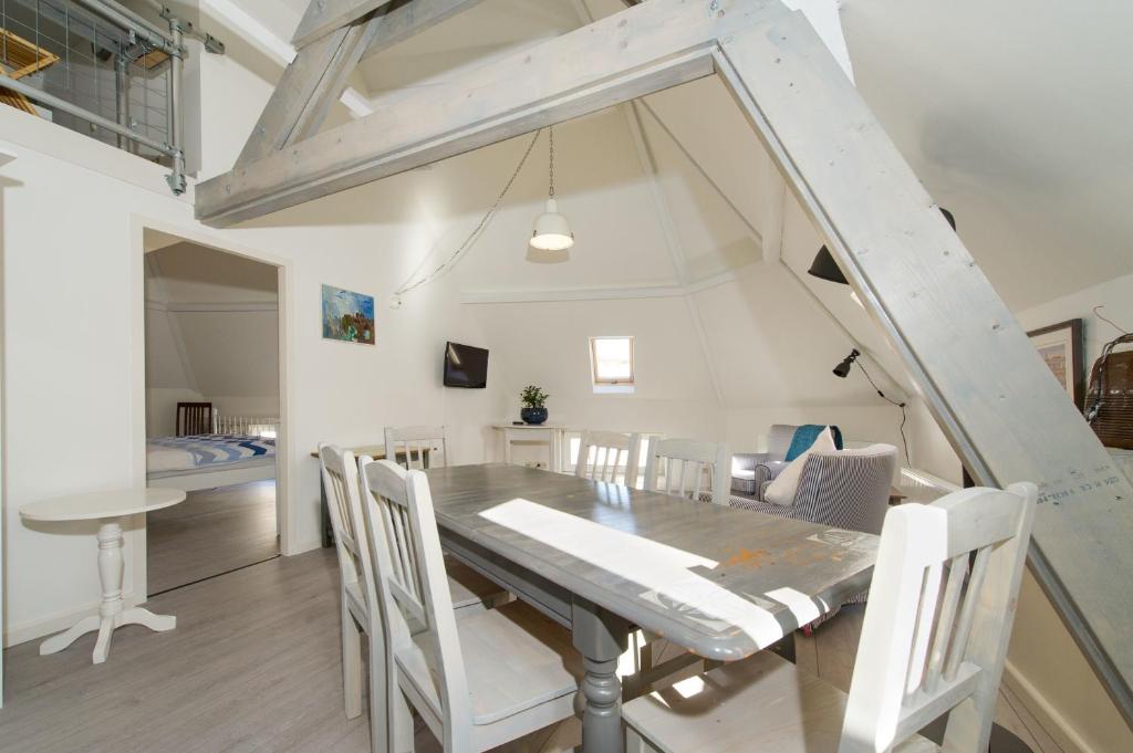Alta Mar Studios - Two-Bedroom Apartment (4-6 Adults) With Mezzanine